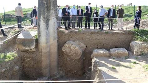 A­i­z­a­n­o­i­ ­A­n­t­i­k­ ­K­e­n­t­i­n­d­e­ ­K­a­z­ı­l­a­r­ ­A­g­o­r­a­y­a­ ­U­l­a­ş­t­ı­